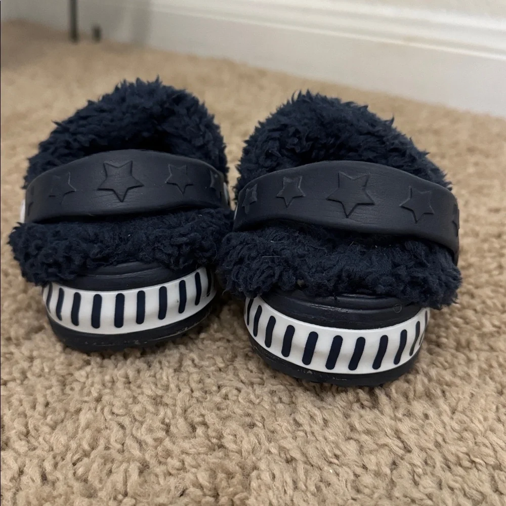 Kids Fuzzy Lined Slippers Toddler Slip On Shoes Navy Blue Size 4 Used